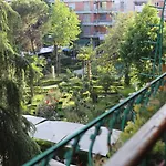 아파트 A Flower In 티라나