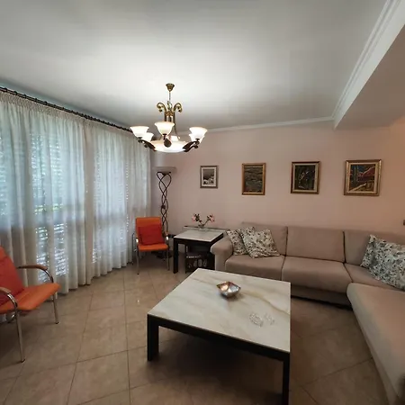 Apartament A Flower In Tirana